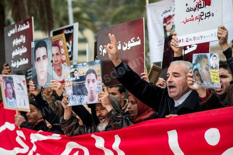 14 janvier 2014 : Des familles de martyrs et les blessés de la Révolution ont manifesté le 14 janvier 2014, à l'occasion du 3ème anniversaire du départ de Ben Ali pour réclamer une meilleure prise en charge et la condamnation des responsables.