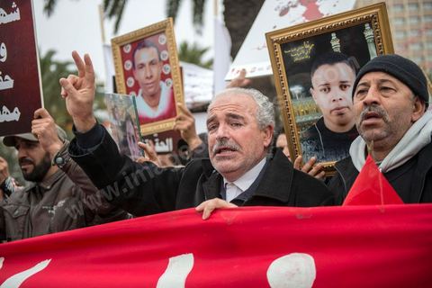 14 janvier 2014 : Des familles de martyrs et les blessés de la Révolution ont manifesté le 14 janvier 2014, à l'occasion du 3ème anniversaire du départ de Ben Ali pour réclamer une meilleure prise en charge et la condamnation des responsables.