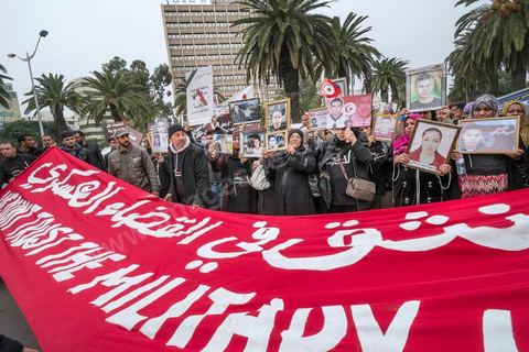 14 janvier 2014 : Des familles de martyrs et les blessés de la Révolution ont manifesté le 14 janvier 2014, à l'occasion du 3ème anniversaire du départ de Ben Ali pour réclamer une meilleure prise en charge et la condamnation des responsables.