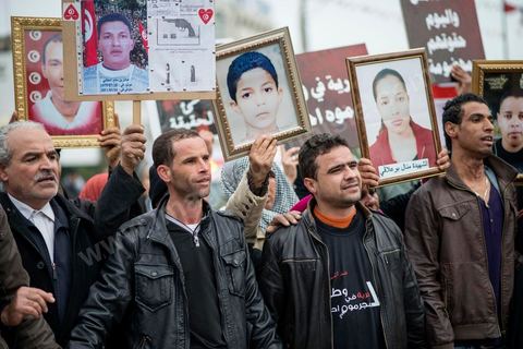 14 janvier 2014 : Des familles de martyrs et les blessés de la Révolution ont manifesté le 14 janvier 2014, à l'occasion du 3ème anniversaire du départ de Ben Ali pour réclamer une meilleure prise en charge et la condamnation des responsables.