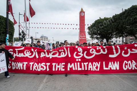 14 janvier 2014 : Des familles de martyrs et les blessés de la Révolution ont manifesté le 14 janvier 2014, à l'occasion du 3ème anniversaire du départ de Ben Ali pour réclamer une meilleure prise en charge et la condamnation des responsables.
