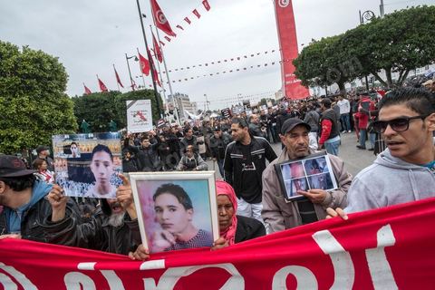 14 janvier 2014 : Des familles de martyrs et les blessés de la Révolution ont manifesté le 14 janvier 2014, à l'occasion du 3ème anniversaire du départ de Ben Ali pour réclamer une meilleure prise en charge et la condamnation des responsables.