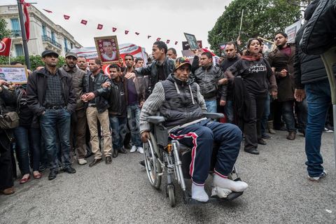 14 janvier 2014 : Des familles de martyrs et les blessés de la Révolution ont manifesté le 14 janvier 2014, à l'occasion du 3ème anniversaire du départ de Ben Ali pour réclamer une meilleure prise en charge et la condamnation des responsables.