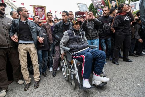 14 janvier 2014 : Des familles de martyrs et les blessés de la Révolution ont manifesté le 14 janvier 2014, à l'occasion du 3ème anniversaire du départ de Ben Ali pour réclamer une meilleure prise en charge et la condamnation des responsables.