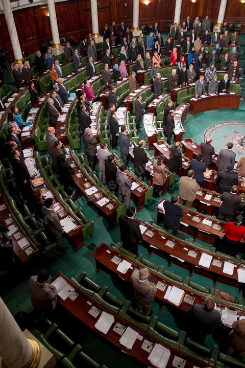 14 janvier 2014 : les députés entonnent l'hymne national  à l'assemblée nationale constituante, les députés continuent l'examen et les votes des articles de la constitution. Jour de l'anniversaire de la Révolution, le président de l'ANC espérait terminer la constitution en ce jour souvenir, malheureusement les débats houleux retardent. 