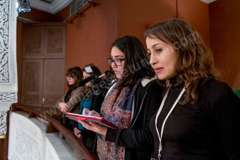 14 janvier 2014 : l'équipe de Al Bawsala avec Amira Yahyaoui à l'assemblée nationale constituante, les députés continuent l'examen et les votes des articles de la constitution. Jour de l'anniversaire de la Révolution, le président de l'ANC espérait terminer la constitution en ce jour souvenir, malheureusement les débats houleux retardent. 