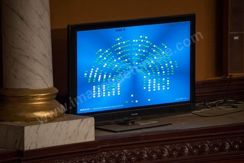 Affichage des votes à l'assemblée constituante (présence).