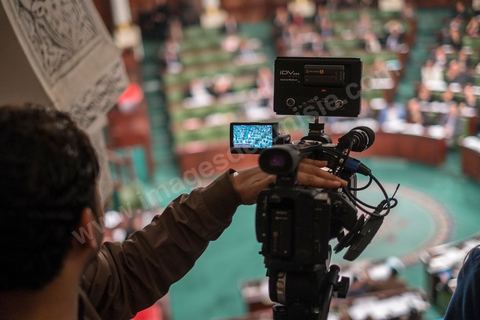 Les débats de l'Assemblée constituante filmés par de nombreux médias.