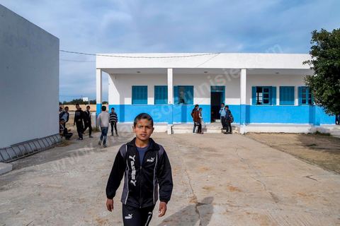 17 janvier 2014 : Au collège de la petite ville de Grawa dans la région de Monastir. Pour l'année 2012-2013 plus de 100 000 éléves ont quitté l'école selon le ministre de l'Education. 