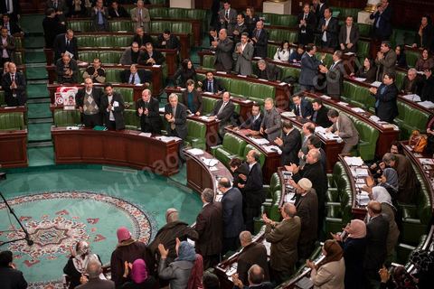 23 janvier 2014 : Les élus célèbrent le vote du dernier article de la Constitution. Du 3 au 23 janvier, les députés de l'assemblée nationale constituante ont examiné, amendé et voté la Constitution article par article. Après plusierus jours très animés, les députés votent en cette soirée les dernières articles, reste plus que le vote solennel prévu le lendemain