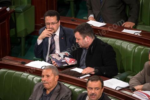 23 janvier 2014 Hichem Ben Jemaa (élu CPR de Bizerte) rend hommage à Mohamed Allouch, élu de Bizerte décédé d'un infarctus dans la nuit du 22 au 23 janvier. Du 3 au 23 janvier, les députés de l'assemblée nationale constituante ont examiné, amendé et voté la Constitution article par article. Après plusierus jours très animés, les députés votent en cette soirée les dernières articles, reste plus que le vote solennel prévu le lendemain