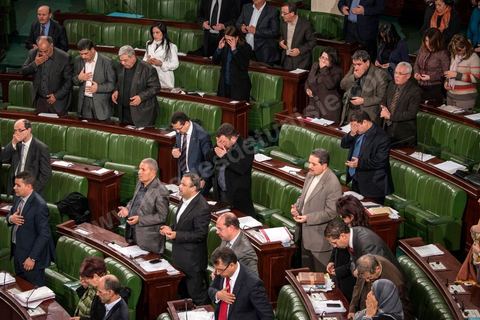 23 janvier 2014 : Prière en mémoire de Mohamed Allouch (élu de Bizerte) décédé dans la nuit du 22 au 23 janvier, à l'issue du vote du dernier article de la Constitution. Du 3 au 23 janvier, les députés de l'assemblée nationale constituante ont examiné, amendé et voté la Constitution article par article. Après plusierus jours très animés, les députés votent en cette soirée les dernières articles, reste plus que le vote solennel prévu le lendemain