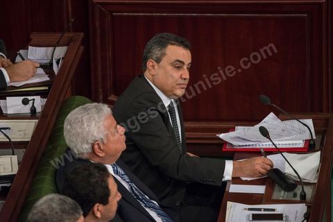 28 janvier 2014 : Les membres du nouveau gouvernement de Mehdi Jomaa. Par 149 voix sur 193 votants, soit 77%, Mehdi Jomaa a obtenu l’investiture de l’Assemblée nationale constituante pour son gouvernement à l’issue d’âpres débats marqués par un grand suspense. La journée avait commencé tôt pour les 21 ministres et 7 secrétaires d’Etat dont la plupart découvraient pour la première fois, le siège de l’ANC et son ambiance houleuse. 