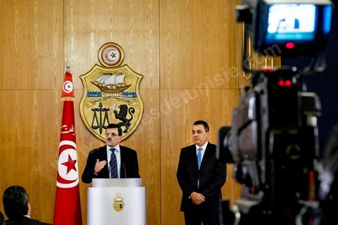 29 janvier 2014 : Discours de Ali Larayedh à la cérémonie de passation de pouvoir entre les deux gouvernements sous la direction de Ali Larayedh, premier ministre sortant, et Mehdi Jomaa, nouveau premier ministre. Présence de l'ensemble des membres du gouvernement sortant et du nouveau gouvernement ainsiq que des présidents de parti politique et personnalités politiques. 