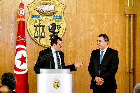 29 janvier 2014 : Discours de Ali Larayedh à la cérémonie de passation de pouvoir entre les deux gouvernements sous la direction de Ali Larayedh, premier ministre sortant, et Mehdi Jomaa, nouveau premier ministre. Présence de l'ensemble des membres du gouvernement sortant et du nouveau gouvernement ainsiq que des présidents de parti politique et personnalités politiques. 