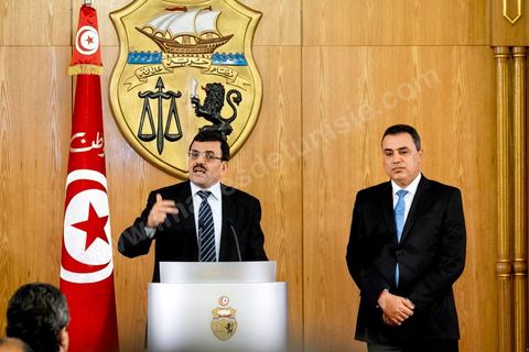 29 janvier 2014 : Discours de Ali Larayedh à la cérémonie de passation de pouvoir entre les deux gouvernements sous la direction de Ali Larayedh, premier ministre sortant, et Mehdi Jomaa, nouveau premier ministre. Présence de l'ensemble des membres du gouvernement sortant et du nouveau gouvernement ainsiq que des présidents de parti politique et personnalités politiques. 