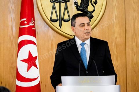 29 janvier 2014 : Discours de Mehdi Jomaa à la cérémonie de passation de pouvoir entre les deux gouvernements sous la direction de Ali Larayedh, premier ministre sortant, et Mehdi Jomaa, nouveau premier ministre. Présence de l'ensemble des membres du gouvernement sortant et du nouveau gouvernement ainsiq que des présidents de parti politique et personnalités politiques. 