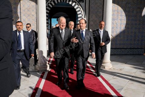 7 février 2014 : Arrivée de François Hollande à l'ANC accueilli par son président Mustapha Ben Jaafar. cérémonie de célébration de la nouvelel constitution tunisienne à l'Assemblée Nationale constituante en pésence des 3 présidents tunisiens, Moncef Marzouki, présidnet de la République, Mustapha Ben Jaafar, Président de l'Assemblée, et Mehdi Jomaa, Président du gouvernment, ainsi que du président françois François Hollande et des représentants de plusieurs pays, députés et leaders de partis politiques.