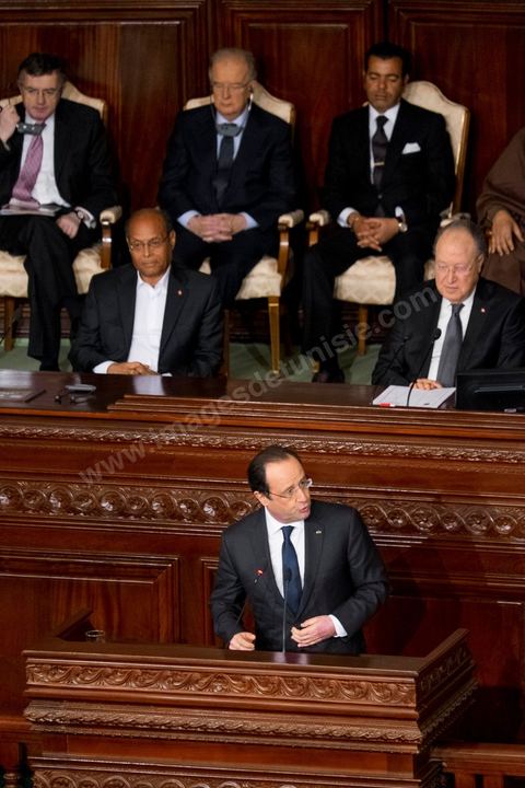 7 février 2014 : Discours de François Hollande dans l'hemicycle de l'ANC.  Cérémonie de célébration de la nouvelel constitution tunisienne à l'Assemblée Nationale constituante en pésence des 3 présidents tunisiens, Moncef Marzouki, présidnet de la République, Mustapha Ben Jaafar, Président de l'Assemblée, et Mehdi Jomaa, Président du gouvernment, ainsi que du président françois François Hollande et des représentants de plusieurs pays, députés et leaders de partis politiques.