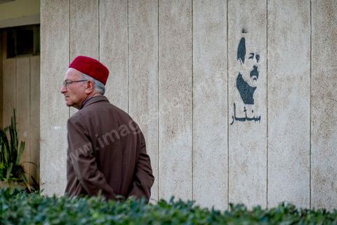 6 février 2014 : en bas de chez lui, au lieu de l'assassinat les graffitis de Chokri Belaid appellent à al vengeance. Un an après … les commémorations de l'assassinat de Chokri Belaid, opposant de gauche, deux jours après l'annonce de la mort de son assassin présumé. L'avocat de 48 ans, militant de tendance marxiste et panarabiste et farouche critique des islamistes, avait été assassiné par balles le 6 février 2013 devant chez lui.