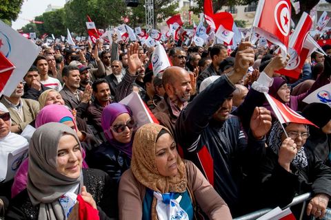 20 mars 2014 : triste commémoration de l'Indépendance de la Tunisie sur l'avenue Habib Bourguiba où seuls le partisan islamiste Ennahdha et les très contestés LPR (Ligue de Protection de la Révolution) ont pris place. 