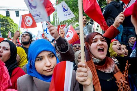20 mars 2014 : triste commémoration de l'Indépendance de la Tunisie sur l'avenue Habib Bourguiba où seuls le partisan islamiste Ennahdha et les très contestés LPR (Ligue de Protection de la Révolution) ont pris place. 