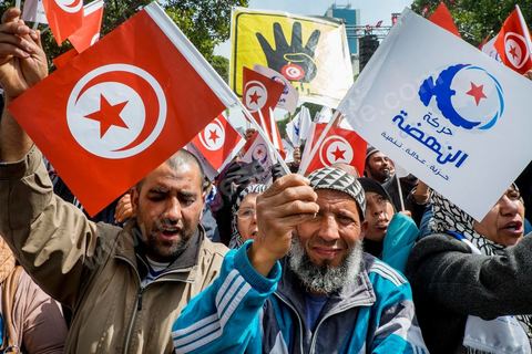 20 mars 2014 : triste commémoration de l'Indépendance de la Tunisie sur l'avenue Habib Bourguiba où seuls le partisan islamiste Ennahdha et les très contestés LPR (Ligue de Protection de la Révolution) ont pris place. 