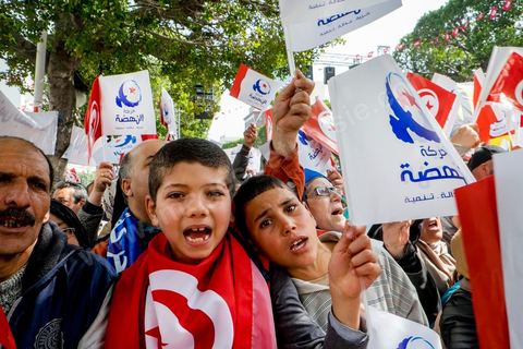 20 mars 2014 : triste commémoration de l'Indépendance de la Tunisie sur l'avenue Habib Bourguiba où seuls le partisan islamiste Ennahdha et les très contestés LPR (Ligue de Protection de la Révolution) ont pris place. 