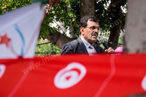 20 mars 2014 : Ali Larayedh sur la tribune pour un discours devant près de deux milles partisans d'Ennahdha. Triste commémoration de l'Indépendance de la Tunisie sur l'avenue Habib Bourguiba où seuls le partisan islamiste Ennahdha et les très contestés LPR (Ligue de Protection de la Révolution) ont pris place. 