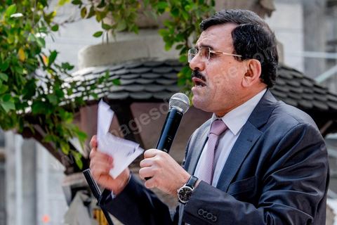 20 mars 2014 : Ali Larayedh sur la tribune pour un discours devant près de deux milles partisans d'Ennahdha. Triste commémoration de l'Indépendance de la Tunisie sur l'avenue Habib Bourguiba où seuls le partisan islamiste Ennahdha et les très contestés LPR (Ligue de Protection de la Révolution) ont pris place. 