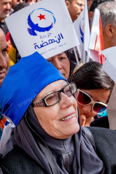 20 mars 2014 : Devant le théâtre municipal quelques dizaines de membres des LPR sont venus manifestés et demandés la libération d'un de leur leader Imed Dghij. Triste commémoration de l'Indépendance de la Tunisie sur l'avenue Habib Bourguiba où seuls le partisan islamiste Ennahdha et les très contestés LPR (Ligue de Protection de la Révolution) ont pris place. 