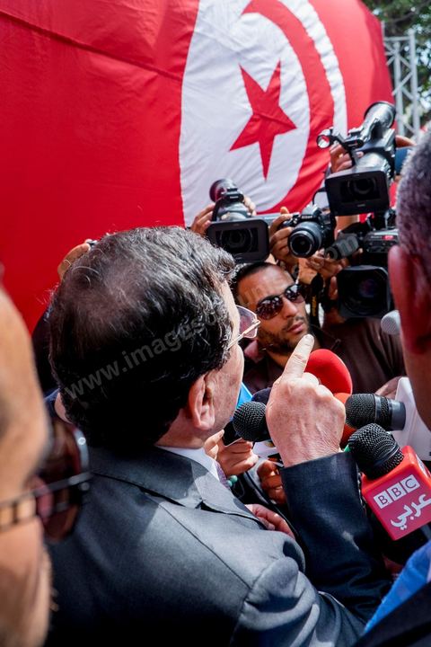 20 mars 2014 : Ali Larayedh devant la presse après son discours. Triste commémoration de l'Indépendance de la Tunisie sur l'avenue Habib Bourguiba où seuls le partisan islamiste Ennahdha et les très contestés LPR (Ligue de Protection de la Révolution) ont pris place. 