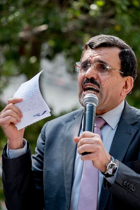 20 mars 2014 : Ali Larayedh sur la tribune pour un discours devant près de deux milles partisans d'Ennahdha. Triste commémoration de l'Indépendance de la Tunisie sur l'avenue Habib Bourguiba où seuls le partisan islamiste Ennahdha et les très contestés LPR (Ligue de Protection de la Révolution) ont pris place. 