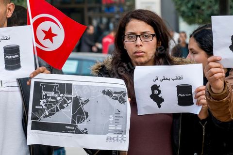 20 mars 2014 : triste commémoration de l'Indépendance de la Tunisie sur l'avenue Habib Bourguiba où seuls le partisan islamiste Ennahdha et les très contestés LPR (Ligue de Protection de la Révolution) ont pris place. 