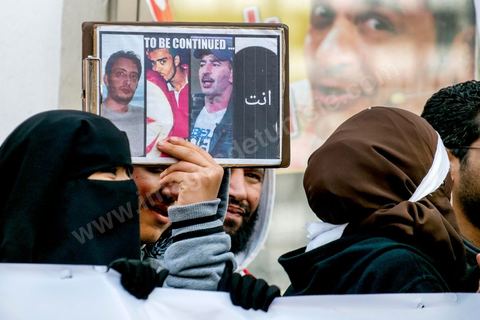 20 mars 2014 :  Devant le théâtre municipal quelques dizaines de membres des LPR sont venus manifestés et demandés la libération d'un de leur leader Imed Dghij. Triste commémoration de l'Indépendance de la Tunisie sur l'avenue Habib Bourguiba où seuls le partisan islamiste Ennahdha et les très contestés LPR (Ligue de Protection de la Révolution) ont pris place. 