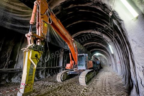 25 avril 2014 : Visite du chantier du Réseau Ferroviaire Rapide de Tunis (RFR) à Tunis. Projet financé par l'état tunisien, l'AFD, la BEI, la KfW et l'UE. Visite conjointe de Laurent Fabius, Ministre des Affaires Etrangères français et de son homologue allemand Frank-Walter Steinmeier à Tunis.