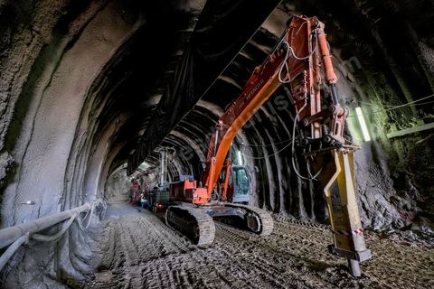 25 avril 2014 : Visite du chantier du Réseau Ferroviaire Rapide de Tunis (RFR) à Tunis. Projet financé par l'état tunisien, l'AFD, la BEI, la KfW et l'UE. Visite conjointe de Laurent Fabius, Ministre des Affaires Etrangères français et de son homologue allemand Frank-Walter Steinmeier à Tunis.