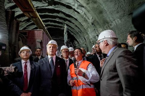 25 avril 2014 : Visite du chantier du Réseau Ferroviaire Rapide de Tunis (RFR) à Tunis. Projet financé par l'état tunisien, l'AFD, la BEI, la KfW et l'UE. Visite conjointe de Laurent Fabius, Ministre des Affaires Etrangères français et de son homologue allemand Frank-Walter Steinmeier à Tunis.