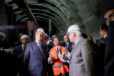 25 avril 2014 : Visite du chantier du Réseau Ferroviaire Rapide de Tunis (RFR) à Tunis. Projet financé par l'état tunisien, l'AFD, la BEI, la KfW et l'UE. Visite conjointe de Laurent Fabius, Ministre des Affaires Etrangères français et de son homologue allemand Frank-Walter Steinmeier à Tunis.