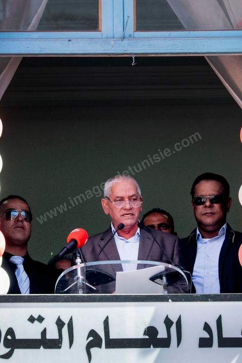 1er mai 2014 : Place Mohamed Ali, coeur historique de l'UGTT pendant le discours de son secrétaire Général Houcine Abassi. Manifestations de l'UGGT et de l'extrême gauche pour commémorer la Fête du Travail à Tunis, de l'historique place Mohamed Ali à l'Avenue Habib Bourguiba.