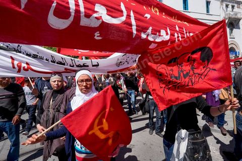 1er mai 2014 : manifestation de l'UGGT et de l'extrême gauche pour commémorer la Fête du Travail à Tunis, de l'historique place Mohamed Ali à l'Avenue Habib Bourguiba.