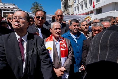 1er mai 2014 : Houcine Abassi, scerétaire général de l'UGGT, ouvre la marche de la manifestation de l'UGGT et de l'extrême gauche pour commémorer la Fête du Travail à Tunis, de l'historique place Mohamed Ali à l'Avenue Habib Bourguiba.