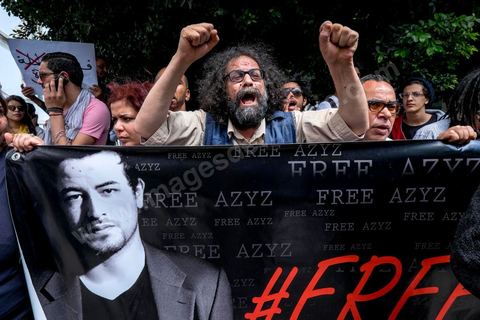 15 mai 2014 : le père de Azyz Amami appelle à la libération de son fils devant le tribunal de Tunis, quelques 200 manifestants sont venus soutenir le blogueur Azyz Amami et le photographe Sabri Ben Mlouka, arrêtés lundi par la police. Ils comparaissent devant le procureur. Ils sont maintenus en détention en attendant leur procès fixé au 23 mai pour possession et consommation de stupéfiants. 