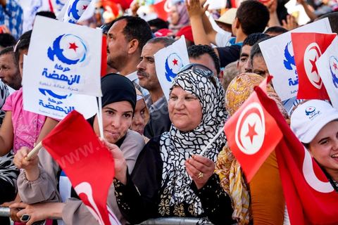 7 juin 2014 : le parti islamiste Ennahdha fête son 33ème anniversaire sur la grade place de la Kasbah à Tunis. Plus de 3000 militants sont venus assister à ce qui ressemble à un meeting politique, musique et discours du fondateur et président du parti Rached Ghannouchi.