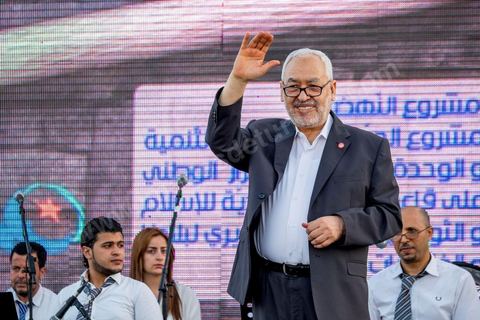 7 juin 2014 : Rached Ghannouchi, fondateur et Président du parti islamiste Ennahdha. Le parti islamiste Ennahdha fête son 33ème anniversaire sur la grade place de la Kasbah à Tunis. Plus de 3000 militants sont venus assister à ce qui ressemble à un meeting politique, musique et discours du fondateur et président du parti Rached Ghannouchi.