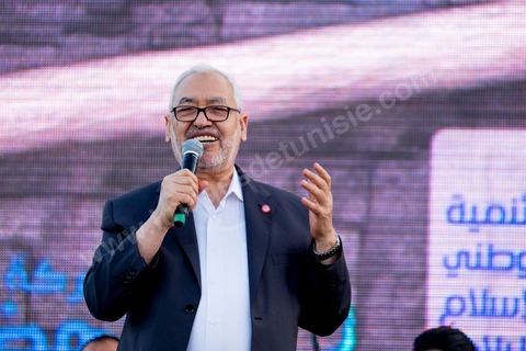 7 juin 2014 : Rached Ghannouchi, fondateur et Président du parti islamiste Ennahdha. Le parti islamiste Ennahdha fête son 33ème anniversaire sur la grade place de la Kasbah à Tunis. Plus de 3000 militants sont venus assister à ce qui ressemble à un meeting politique, musique et discours du fondateur et président du parti Rached Ghannouchi.