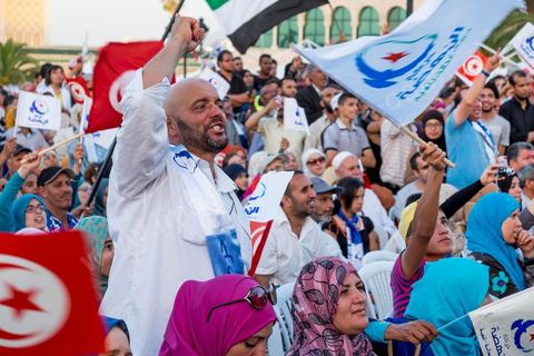 7 juin 2014 : le parti islamiste Ennahdha fête son 33ème anniversaire sur la grade place de la Kasbah à Tunis. Plus de 3000 militants sont venus assister à ce qui ressemble à un meeting politique, musique et discours du fondateur et président du parti Rached Ghannouchi.