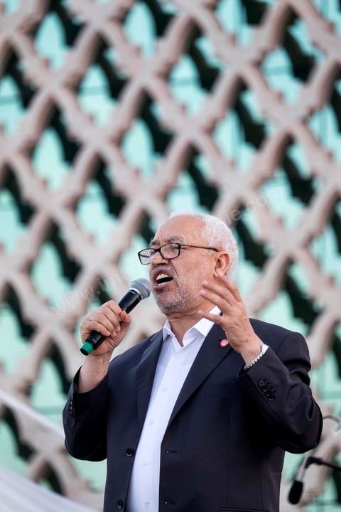 7 juin 2014 : Rached Ghannouchi, fondateur et Président du parti islamiste Ennahdha. Le parti islamiste Ennahdha fête son 33ème anniversaire sur la grade place de la Kasbah à Tunis. Plus de 3000 militants sont venus assister à ce qui ressemble à un meeting politique, musique et discours du fondateur et président du parti Rached Ghannouchi.