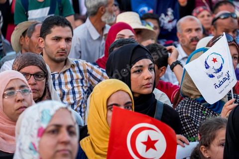 7 juin 2014 : le parti islamiste Ennahdha fête son 33ème anniversaire sur la grade place de la Kasbah à Tunis. Plus de 3000 militants sont venus assister à ce qui ressemble à un meeting politique, musique et discours du fondateur et président du parti Rached Ghannouchi.