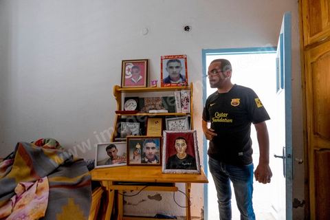 12 juin 2014 : Issam Amri, frère du martyr Mohamed, est aujourd'hui poursuivi par la police et la justice pour avoir participé à de simples manifestations, procès le 17 juin 2014 à Kasserine. A Thala chez la famille Amri, le jeune fils de 18 ans Mohamed, martyr de la révolution, a été assasiné le 8 janvier 2011, premier martyr de la révolution à Thala.